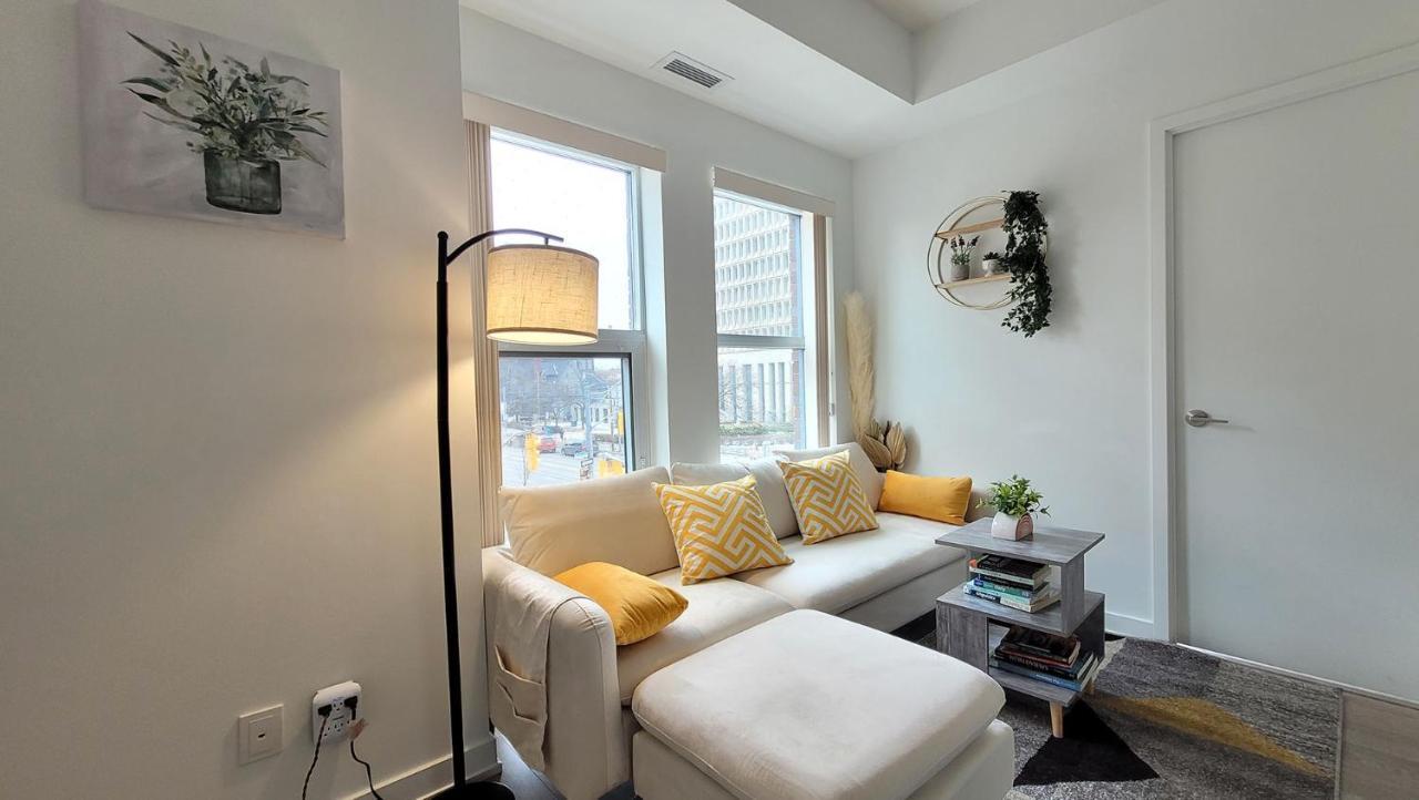 Lovely 3 Bedrooms In University Of Toronto Zewnętrze zdjęcie